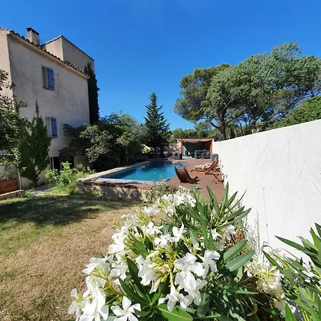 Homestay La Cigale Et La Fourmi Nimes