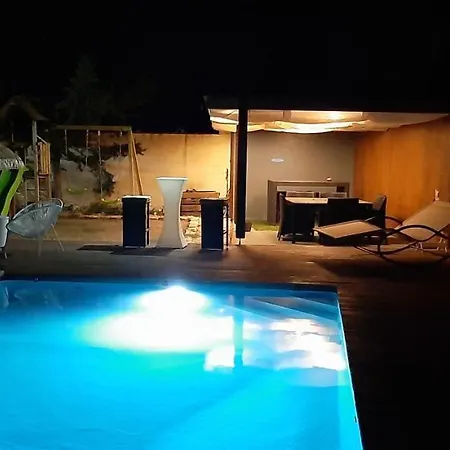 La Cigale Et La Fourmi Homestay *