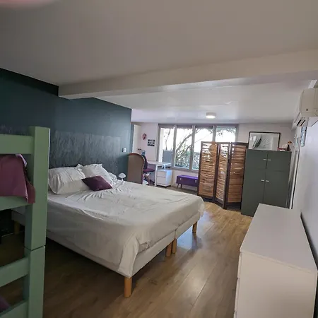 Quarto em Acomodações Particulares La Cigale Et La Fourmi Nîmes