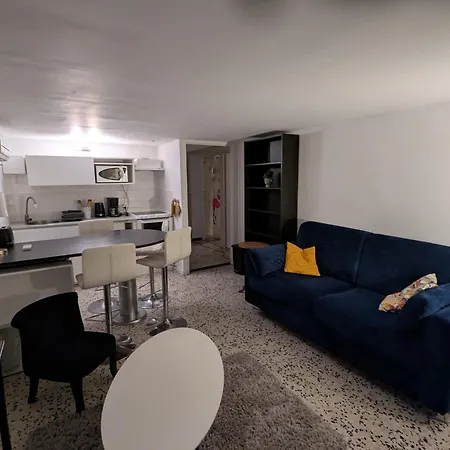 Homestay La Cigale Et La Fourmi Nimes