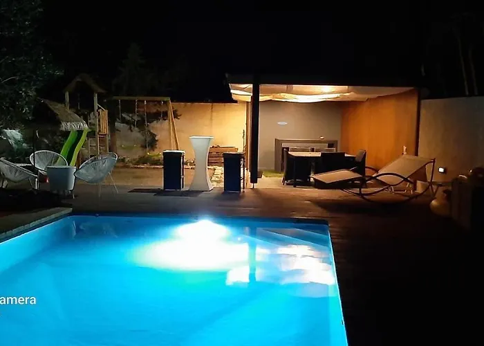 La Cigale Et La Fourmi בית אירוח *