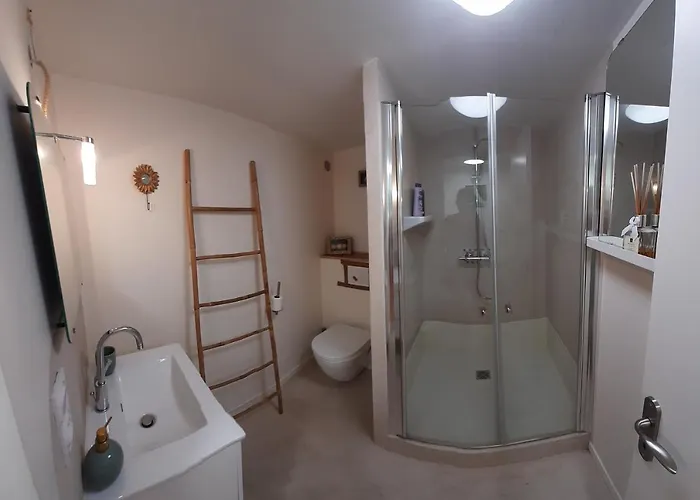 La Cigale Et La Fourmi בית אירוח